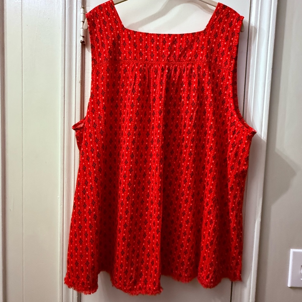 Trio of Women’s plus size sleeveless tops. Nicely detailed in a great bundle! - Picture 9 of 16